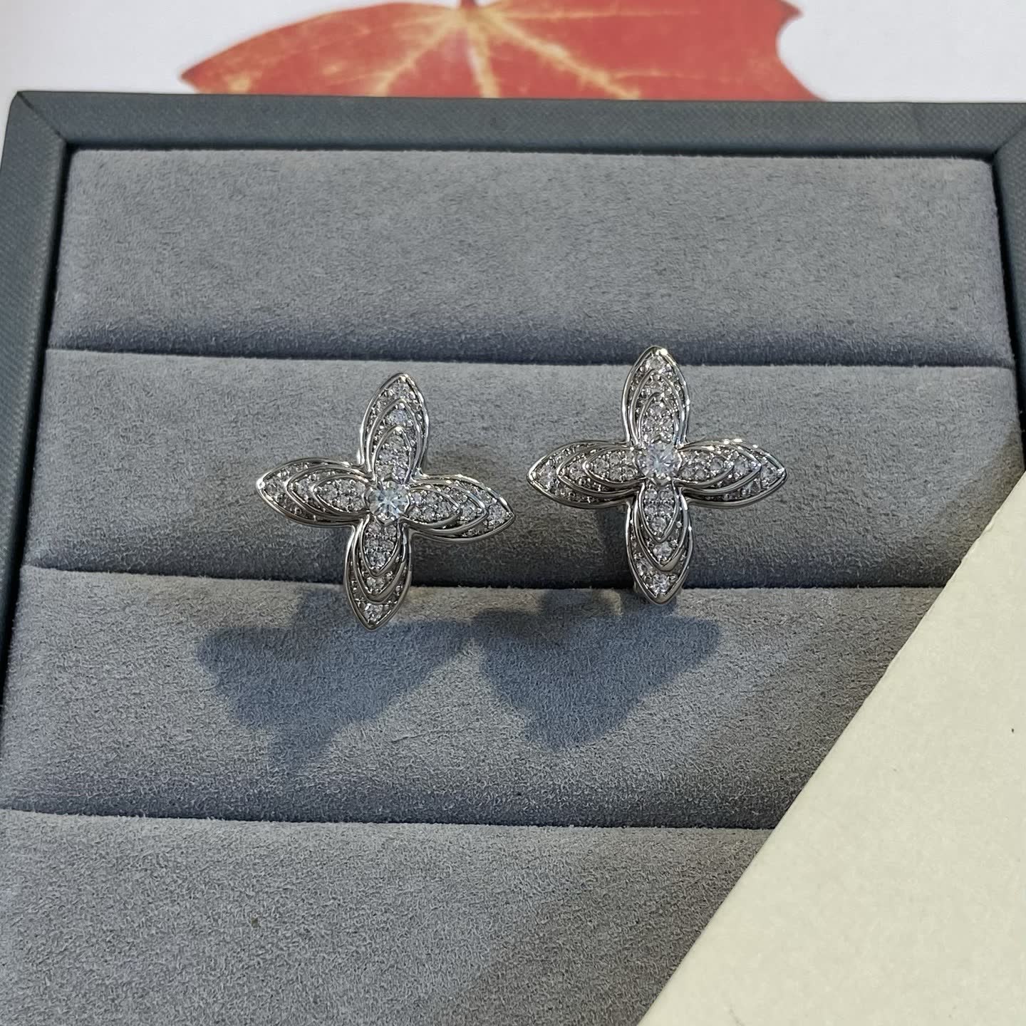 Louis Vuitton Silver Flower Stud Earrings-LE0813
